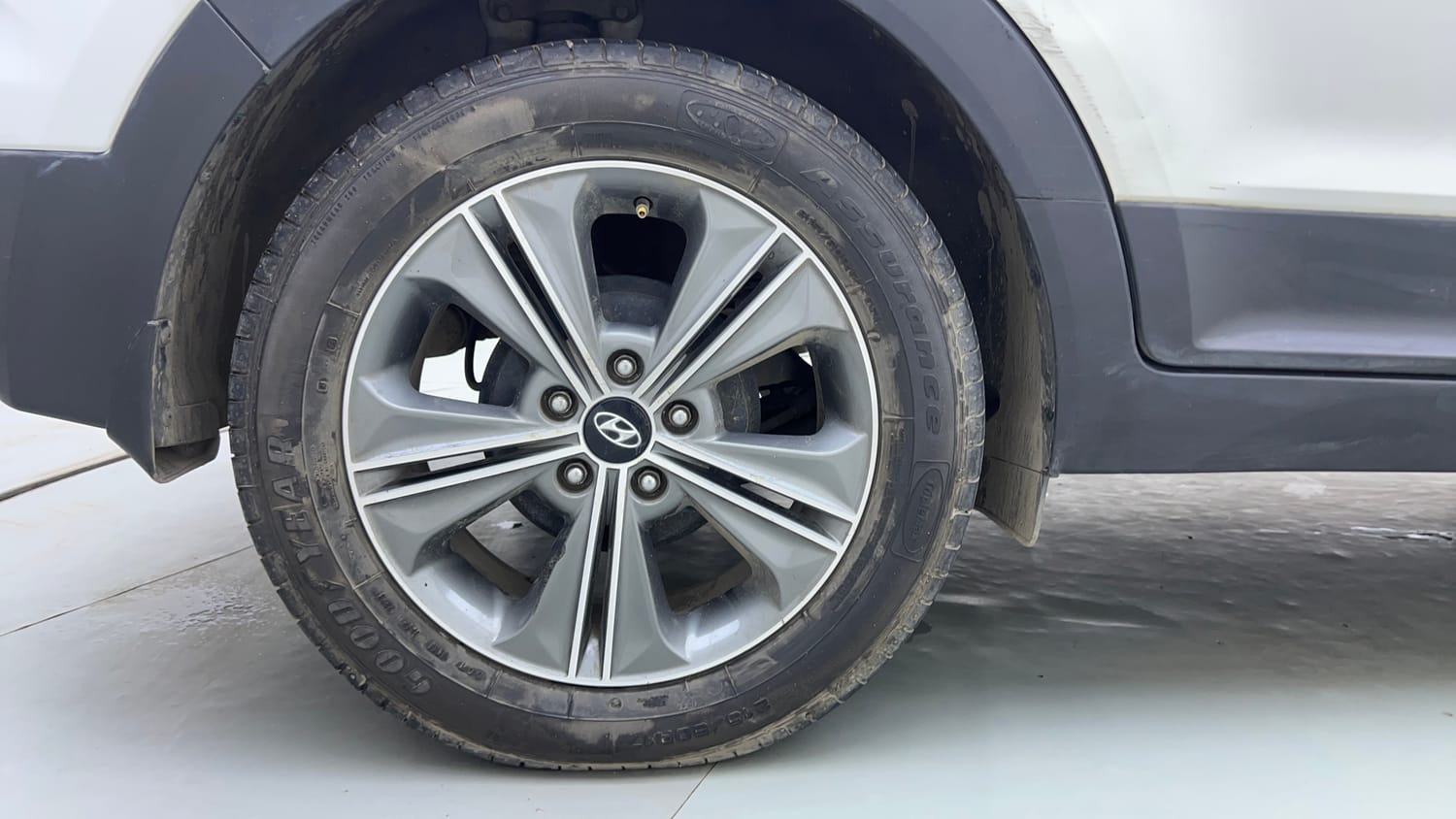 Used 2018 Hyundai Creta SX Plus 1.6 AT Petrol Petrol Automatic tyres RIGHT REAR TYRE RIM VIEW