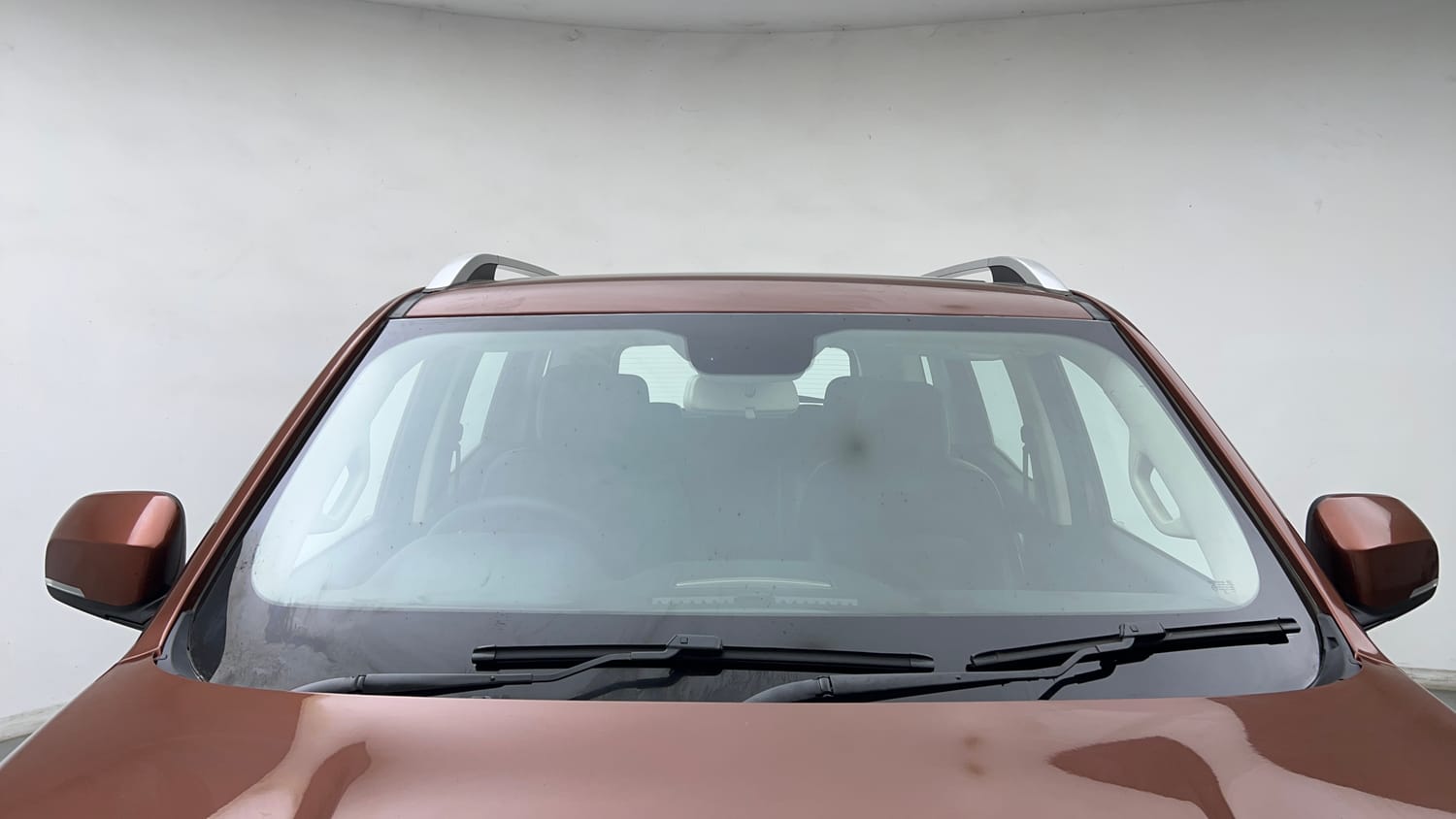 Used 2023 Mahindra Scorpio N Z8 L Petrol MT 7 STR Petrol Manual exterior FRONT WINDSHIELD VIEW