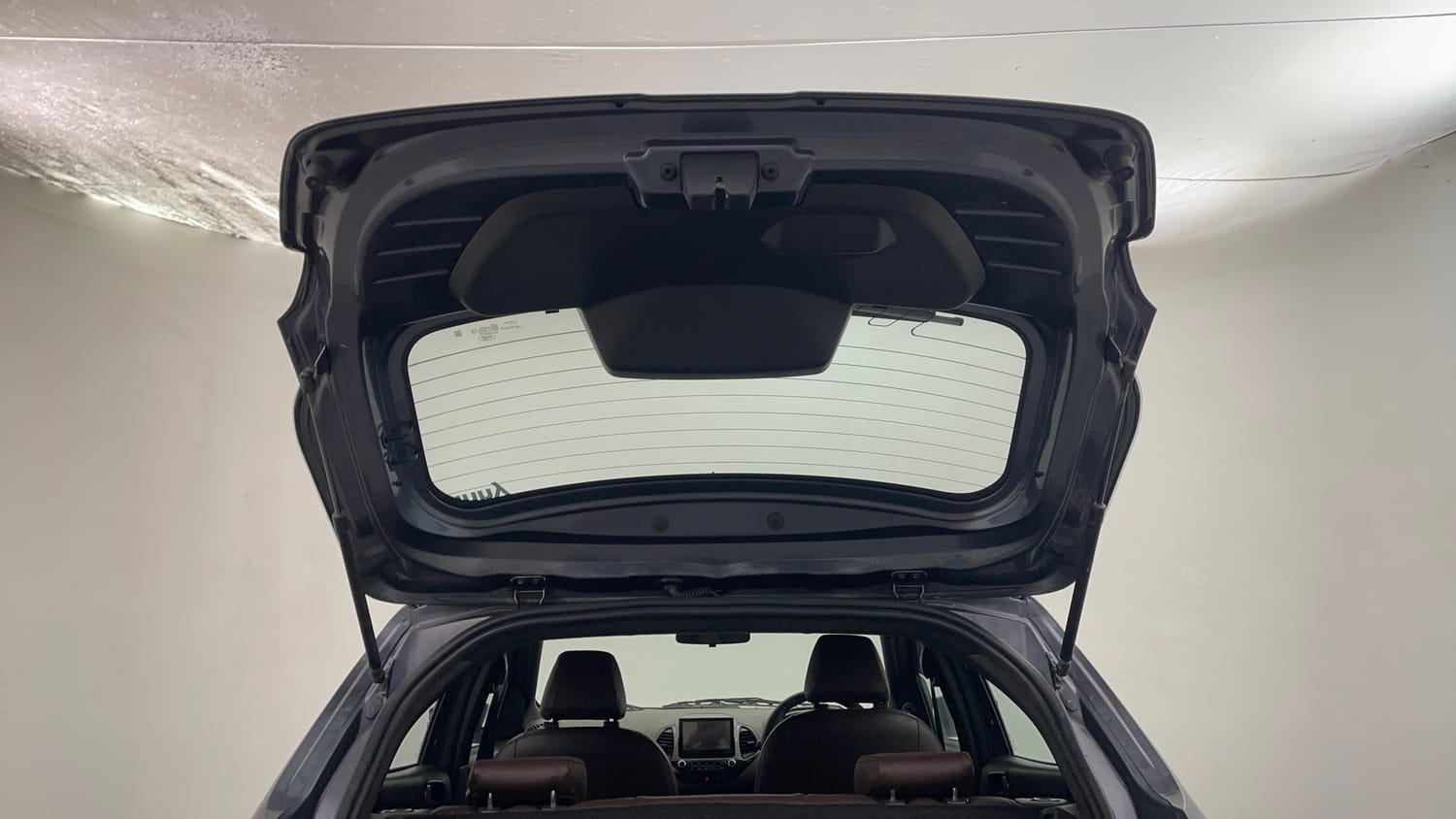 Used 2019 Ford Freestyle Titanium 1.2 Ti-VCT Petrol Manual interior DICKY DOOR OPEN VIEW