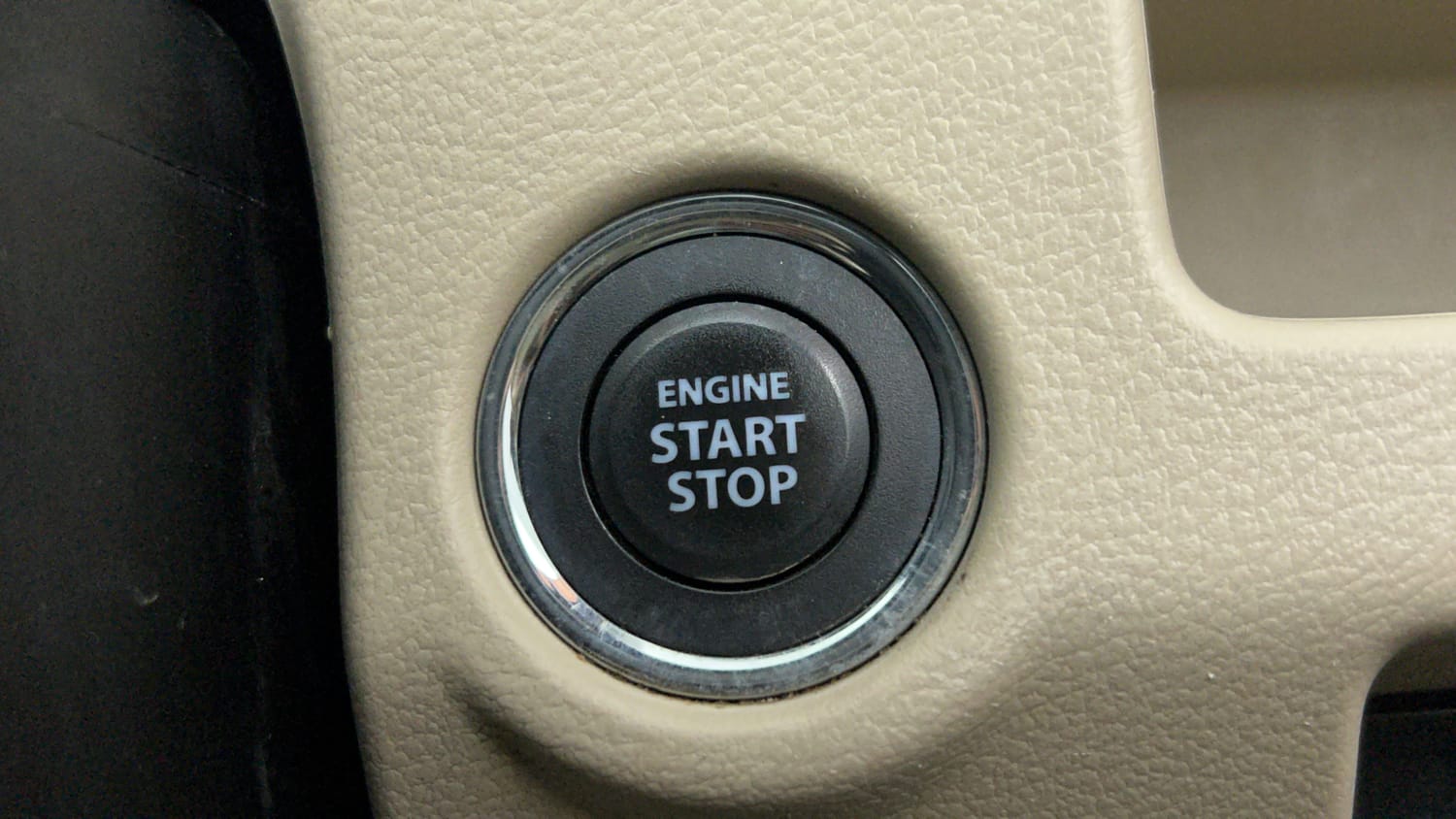 Used 2015 Maruti Suzuki Ciaz ZXI+ Petrol Manual top_features Keyless start