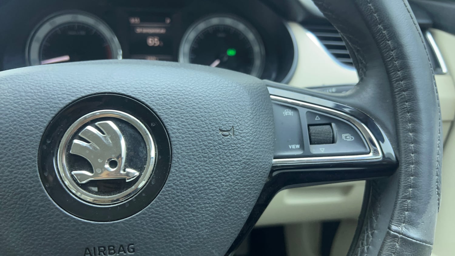 Used 2019 Skoda Octavia 1.8 TSI Style AT Petrol Automatic top_features Cruise control
