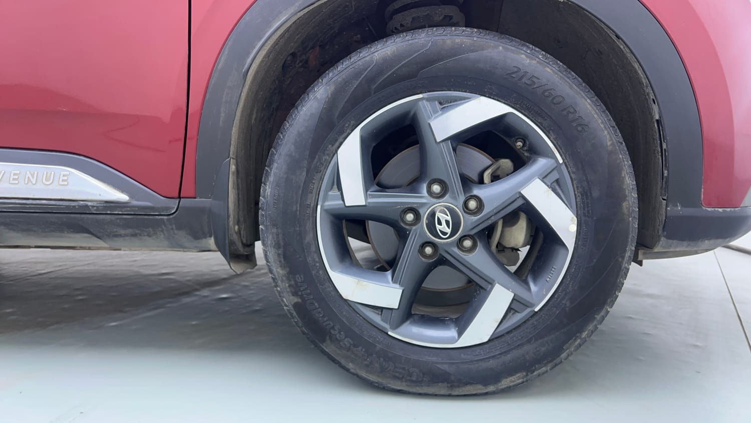 Used 2019 Hyundai Venue SX Plus 1.0 Turbo DCT Dual Tone Petrol Automatic tyres RIGHT FRONT TYRE RIM VIEW