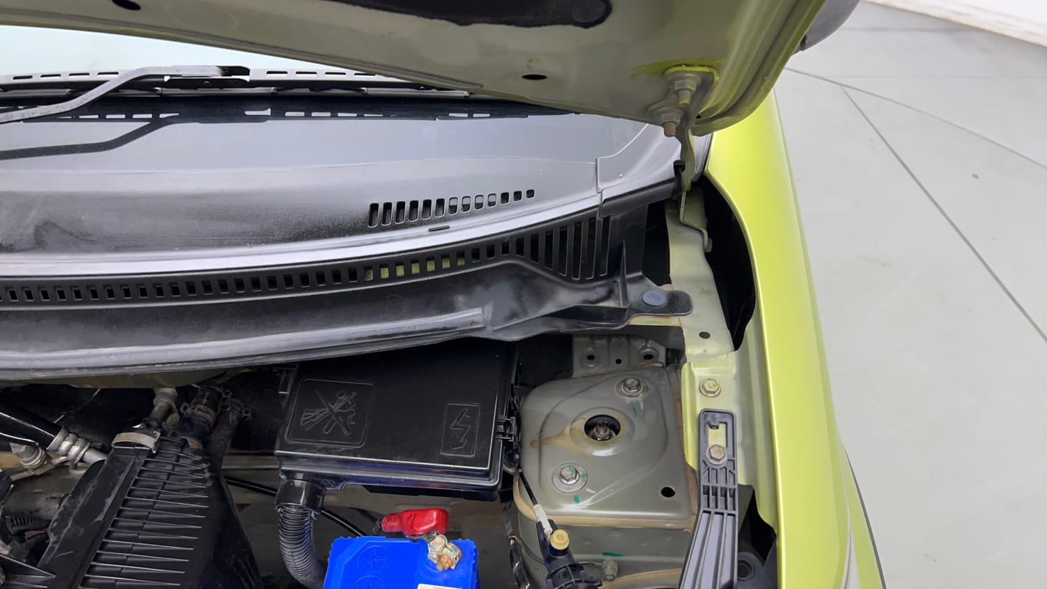 Used 2017 Datsun Redi-GO S Petrol Manual engine ENGINE LEFT SIDE HINGE & APRON VIEW