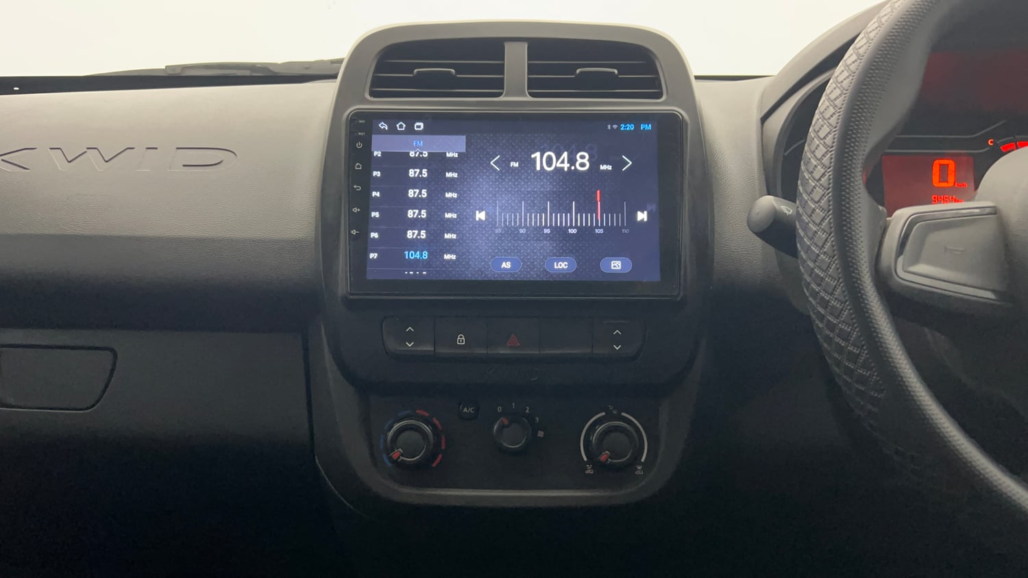 Used 2020 Renault Kwid RXL Petrol Manual top_features Integrated (in-dash) music system
