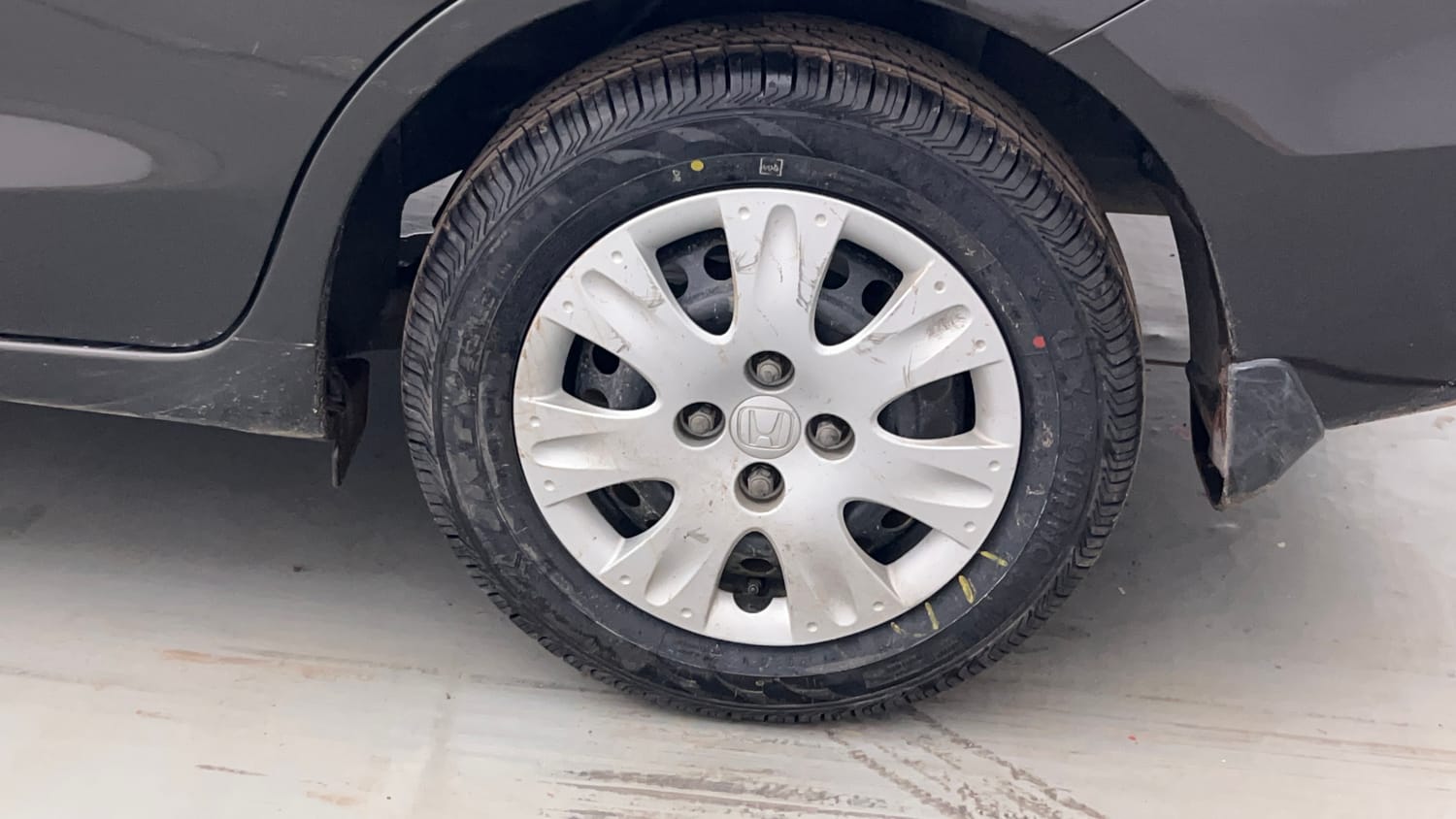 Used 2015 Honda Amaze 1.2 S i-VTEC Petrol Manual tyres LEFT REAR TYRE RIM VIEW
