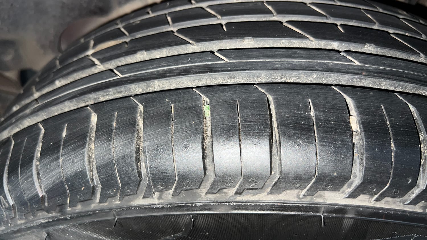Used 2022 Maruti Suzuki New Ertiga VXi Petrol Manual tyres LEFT REAR TYRE TREAD VIEW
