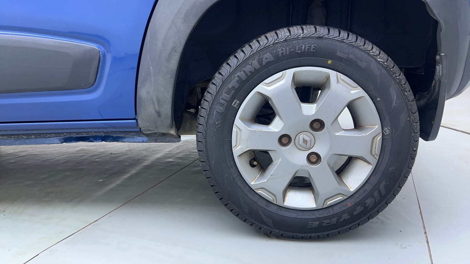 Used 2017 Renault Kwid CLIMBER 1.0 AMT Petrol Automatic tyres LEFT REAR TYRE RIM VIEW