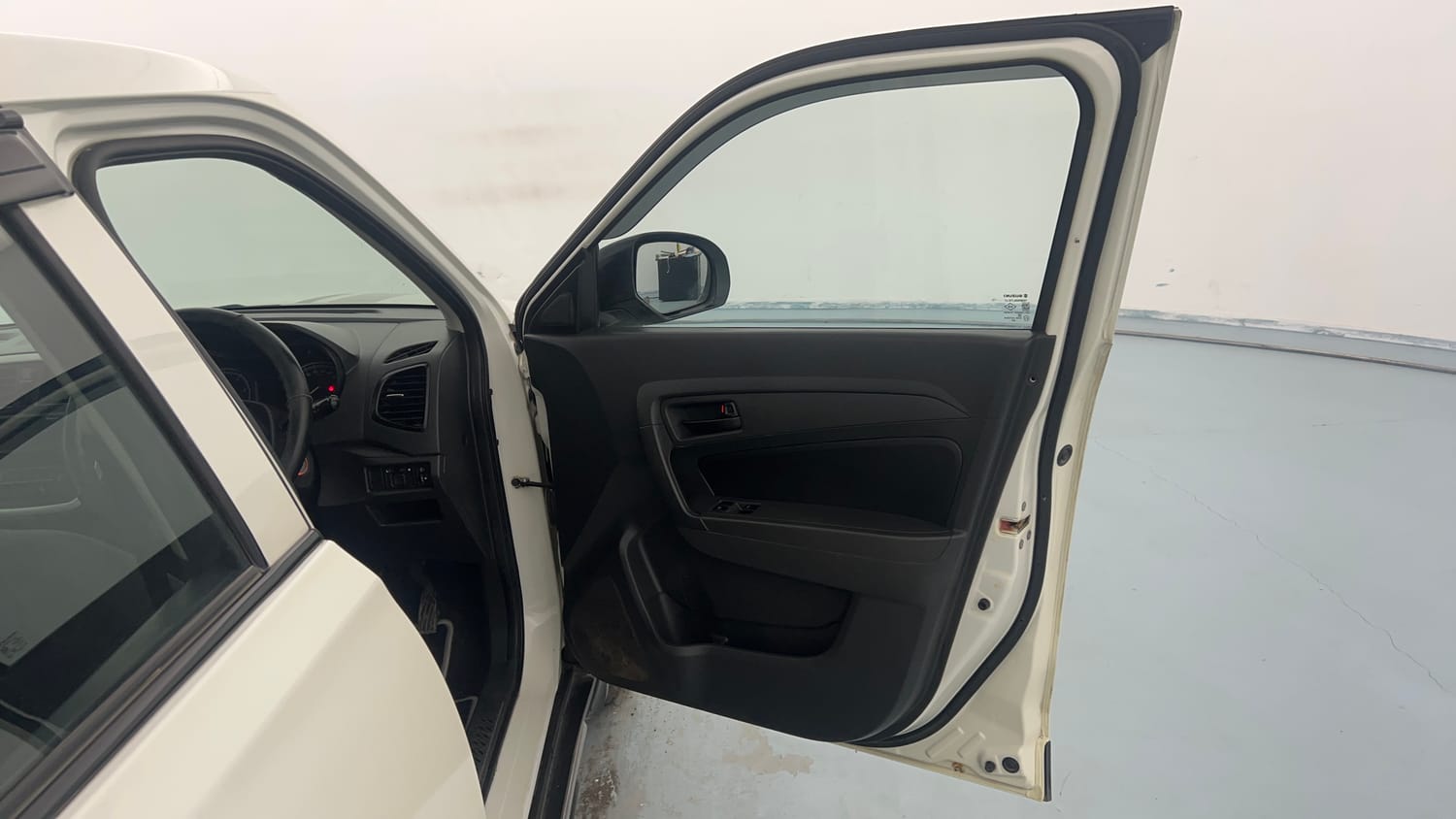 Used 2017 Maruti Suzuki Vitara Brezza LDi (O) Diesel Manual interior RIGHT FRONT DOOR OPEN VIEW