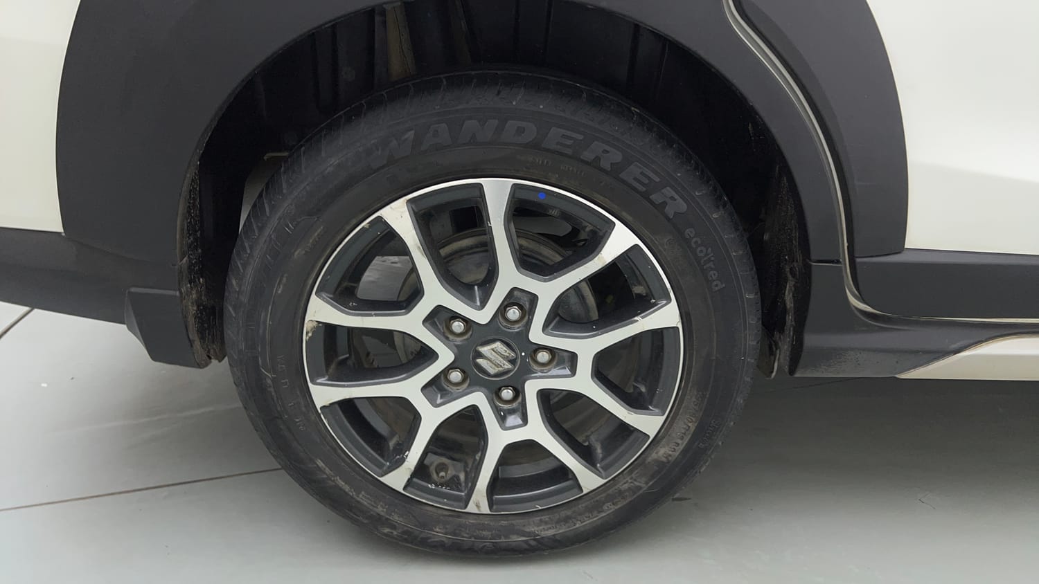 Used 2023 Maruti Suzuki XL6 Zeta MT CNG Cng Manual tyres RIGHT REAR TYRE RIM VIEW