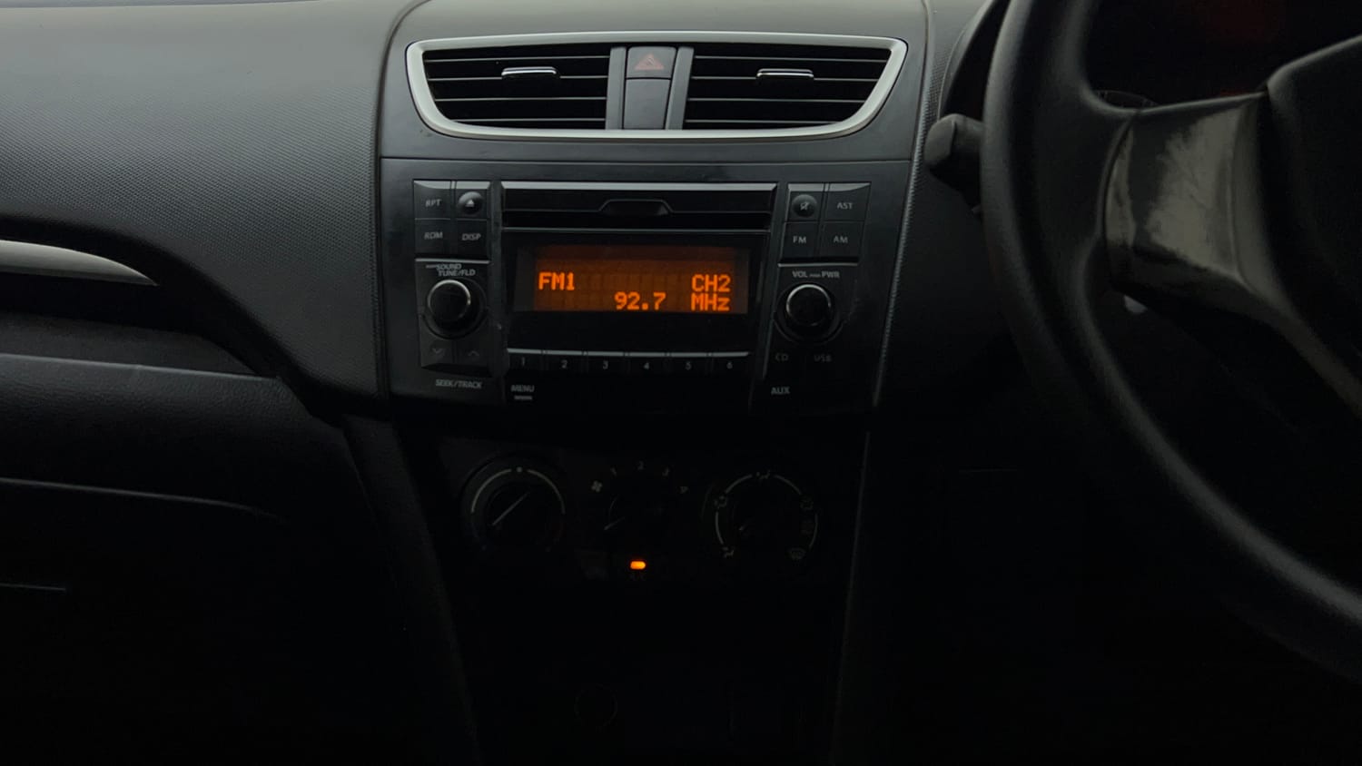 Used 2015 Maruti Suzuki Swift VXi Petrol Manual interior MUSIC SYSTEM & AC CONTROL VIEW