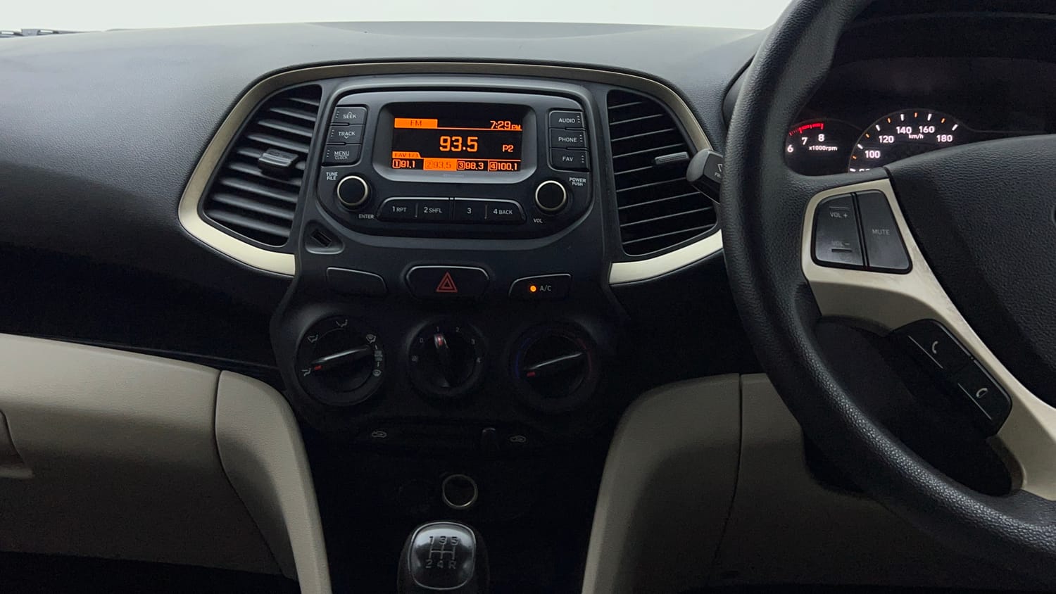 Used 2019 Hyundai Santro Magna Petrol Manual interior MUSIC SYSTEM & AC CONTROL VIEW
