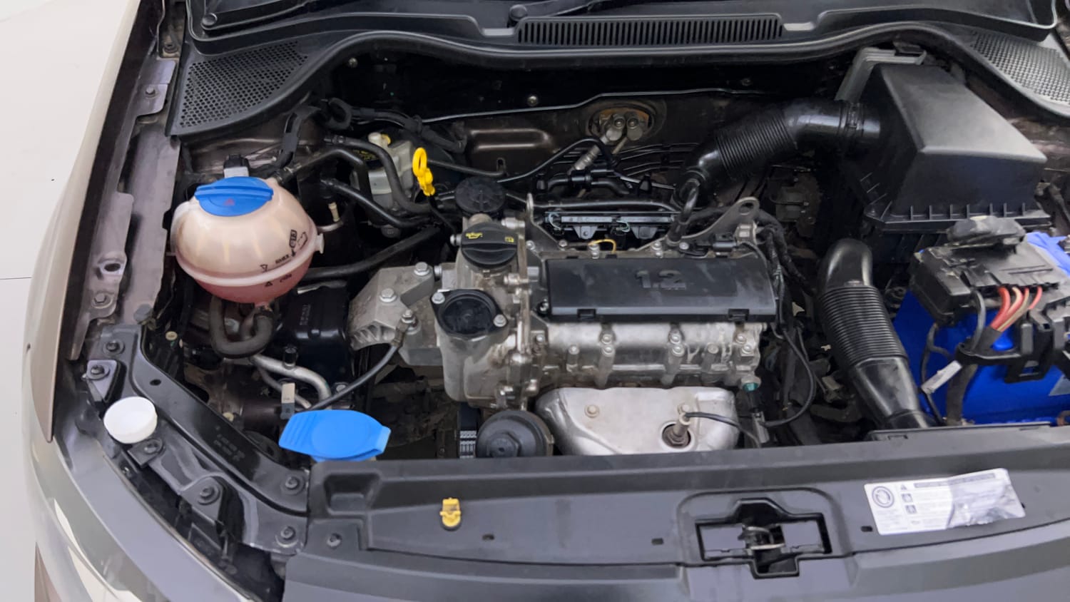 Used 2016 Volkswagen Ameo Highline1.2L (P) Petrol Manual engine ENGINE RIGHT SIDE VIEW