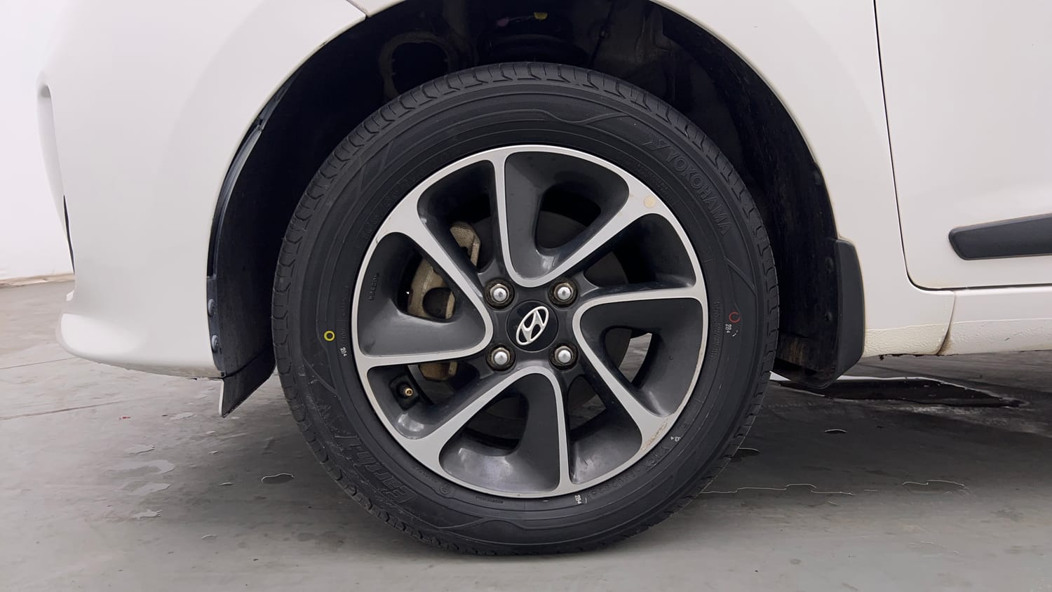 Used 2017 Hyundai Grand i10 Asta 1.2 Kappa VTVT Petrol Manual tyres LEFT FRONT TYRE RIM VIEW