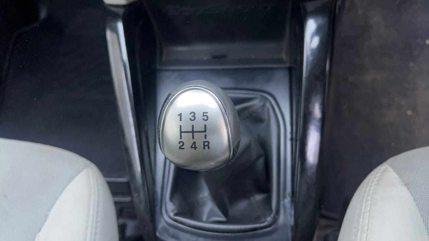 Used 2017 Ford EcoSport Titanium 1.5L TDCi Diesel Manual interior GEAR  KNOB VIEW