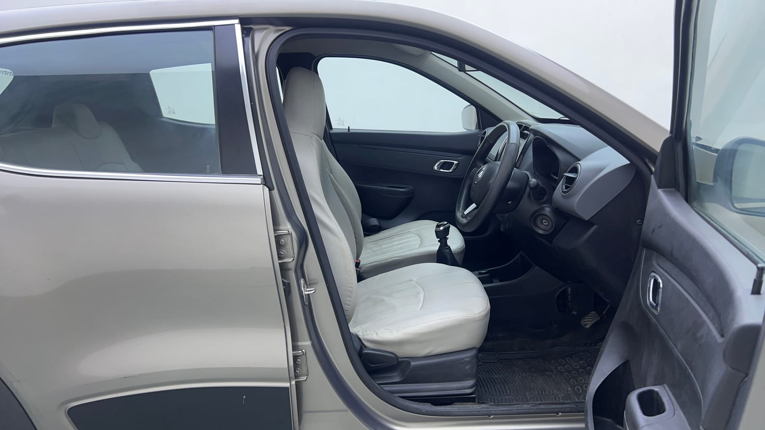 Used 2019 Renault Kwid RXT Opt Petrol Manual interior RIGHT SIDE FRONT DOOR CABIN VIEW