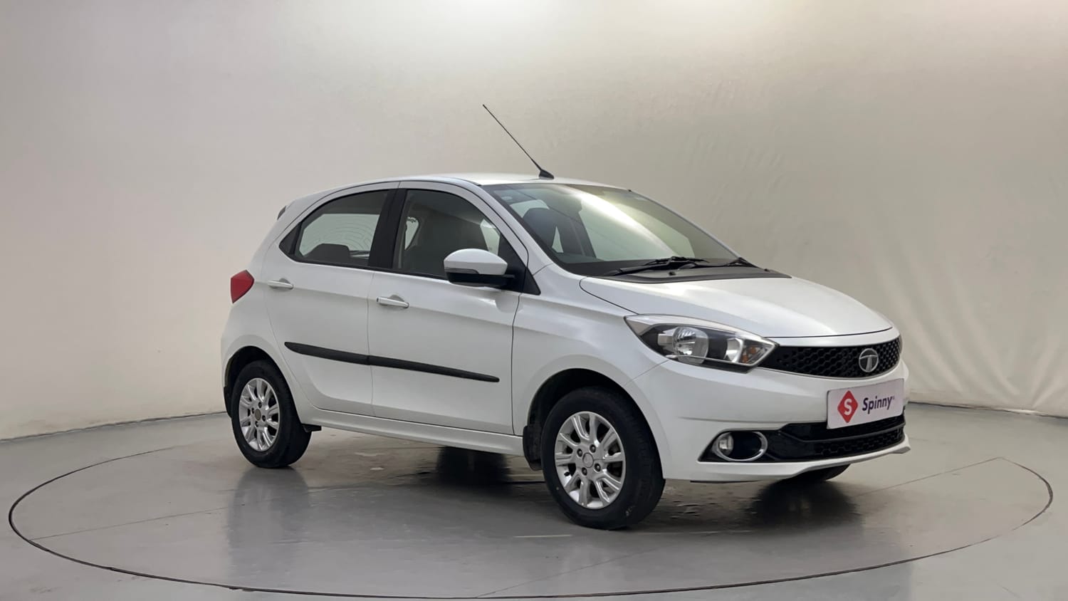 Used 2018 Tata Tiago Revotron XZ Petrol Manual exterior RIGHT FRONT CORNER VIEW