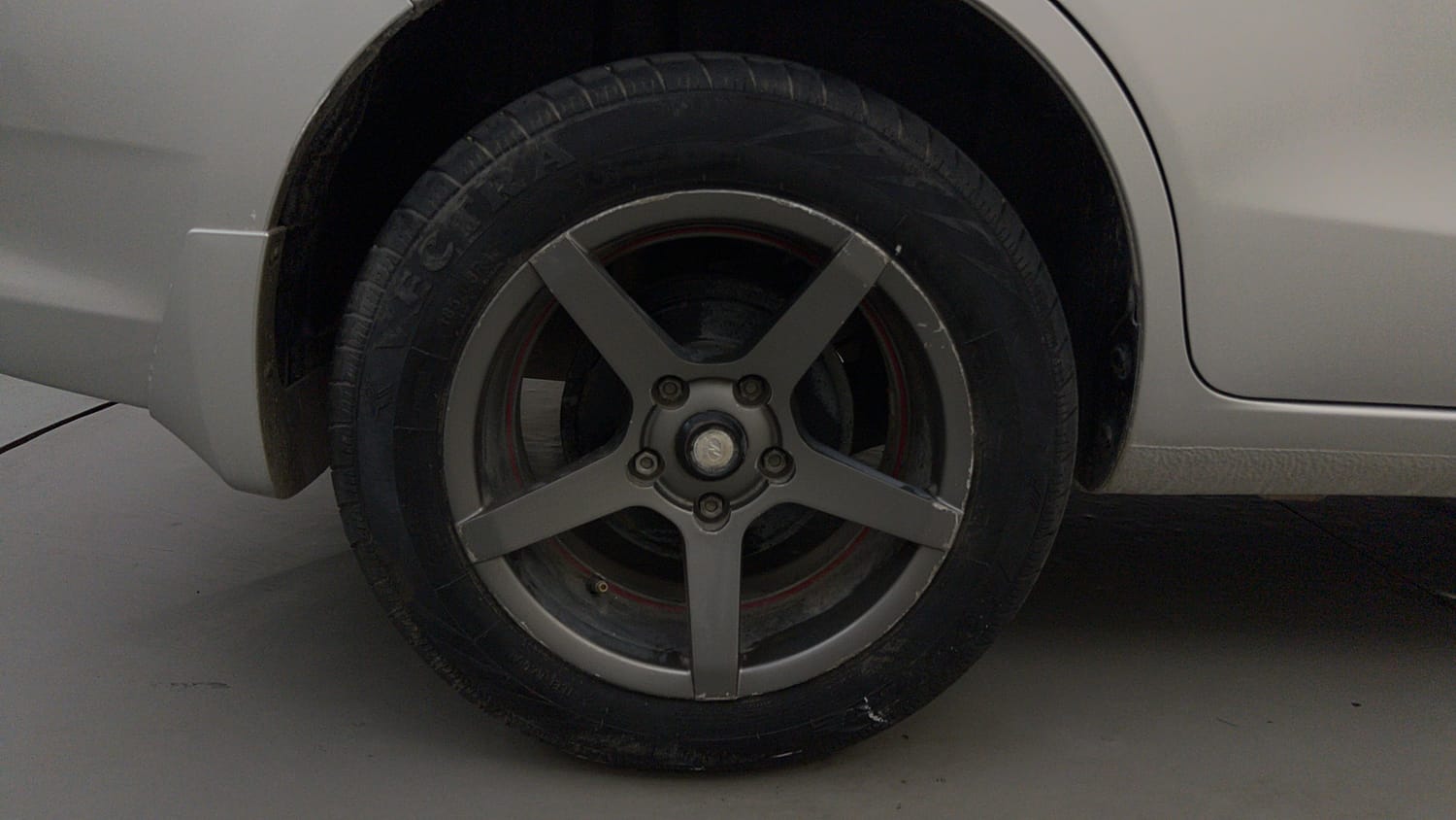 Used 2017 Maruti Suzuki Ertiga VXI AT Petrol Automatic tyres RIGHT REAR TYRE RIM VIEW