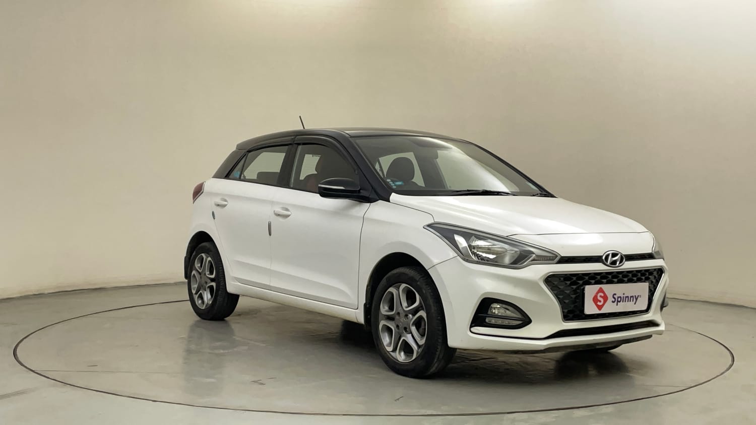 Used 2019 Hyundai Elite i20 Sportz Plus 1.2 Dual Tone Petrol Manual exterior RIGHT FRONT CORNER VIEW