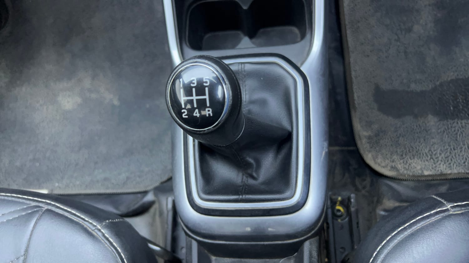 Used 2021 Maruti Suzuki Ignis Zeta 1.2 MT Petrol Manual interior GEAR  KNOB VIEW