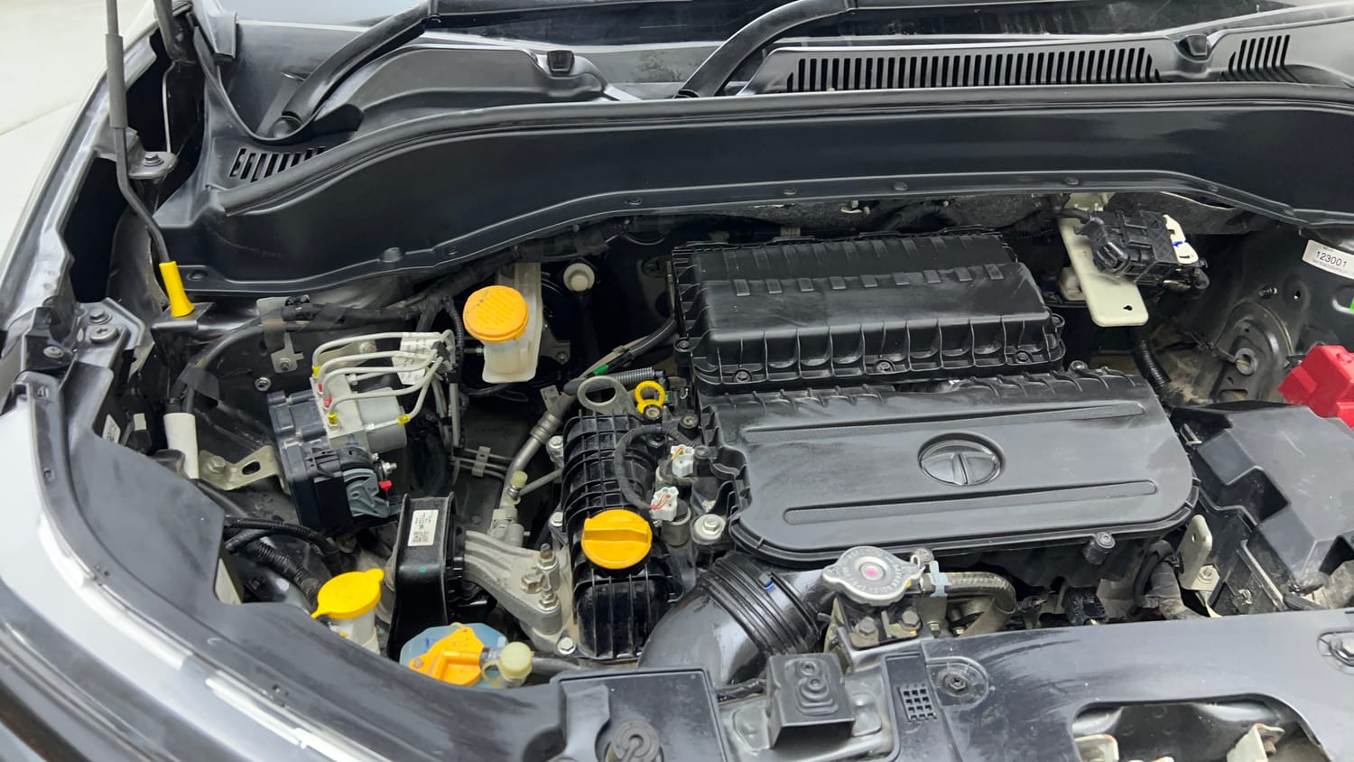 Used 2022 Tata Punch Adventure MT Petrol Manual engine ENGINE RIGHT SIDE VIEW