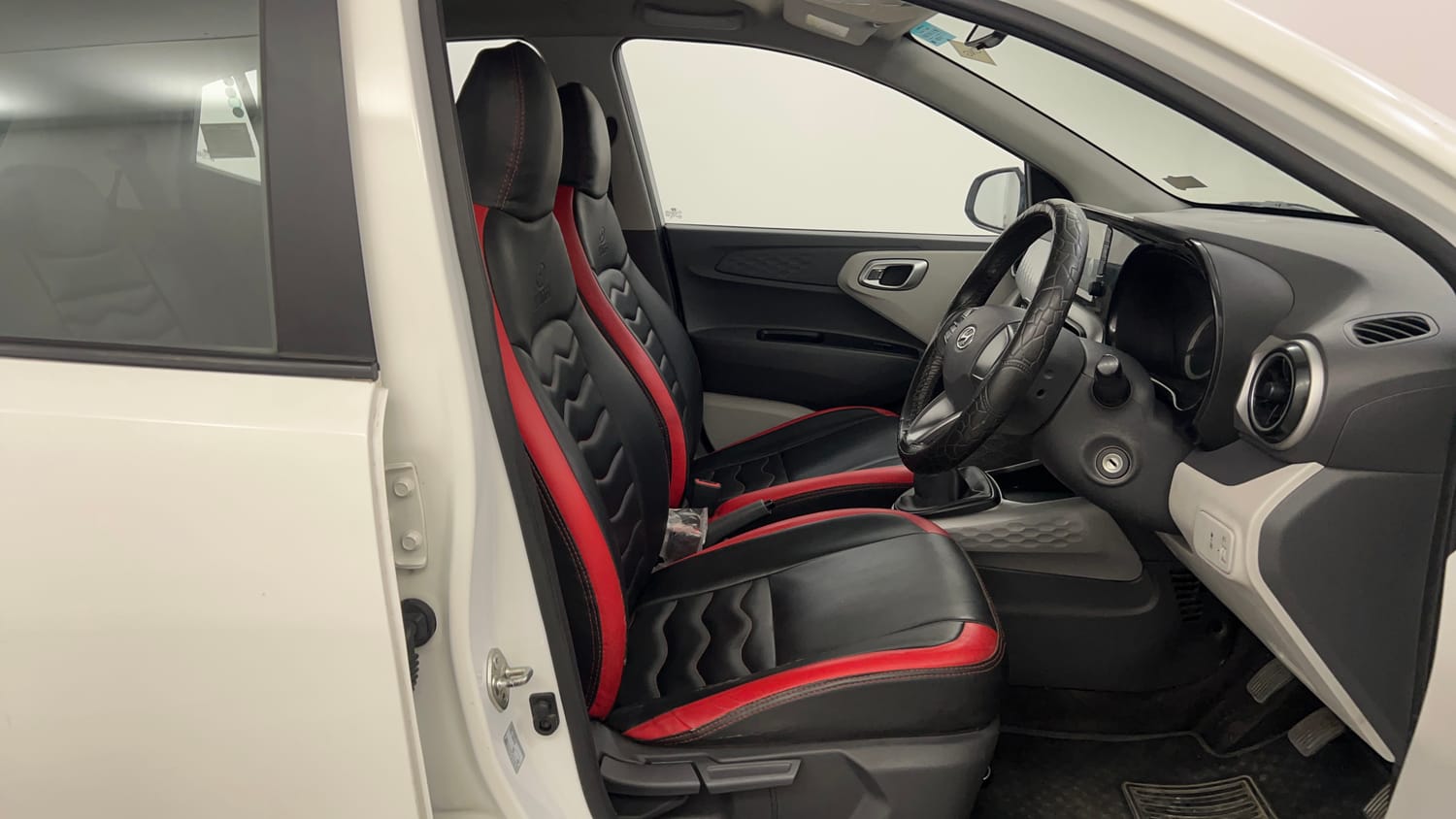 Used 2023 Hyundai Grand i10 Nios Sportz 1.2 Kappa VTVT CNG Cng Manual interior RIGHT SIDE FRONT DOOR CABIN VIEW