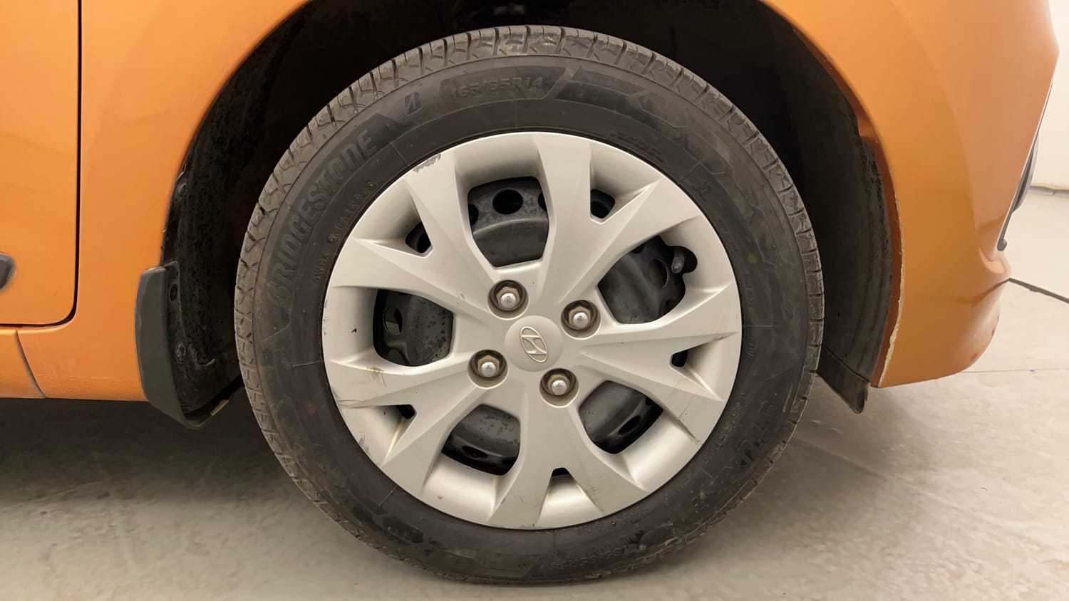 Used 2014 Hyundai Grand i10 Sportz 1.2 Kappa VTVT Petrol Manual tyres RIGHT FRONT TYRE RIM VIEW