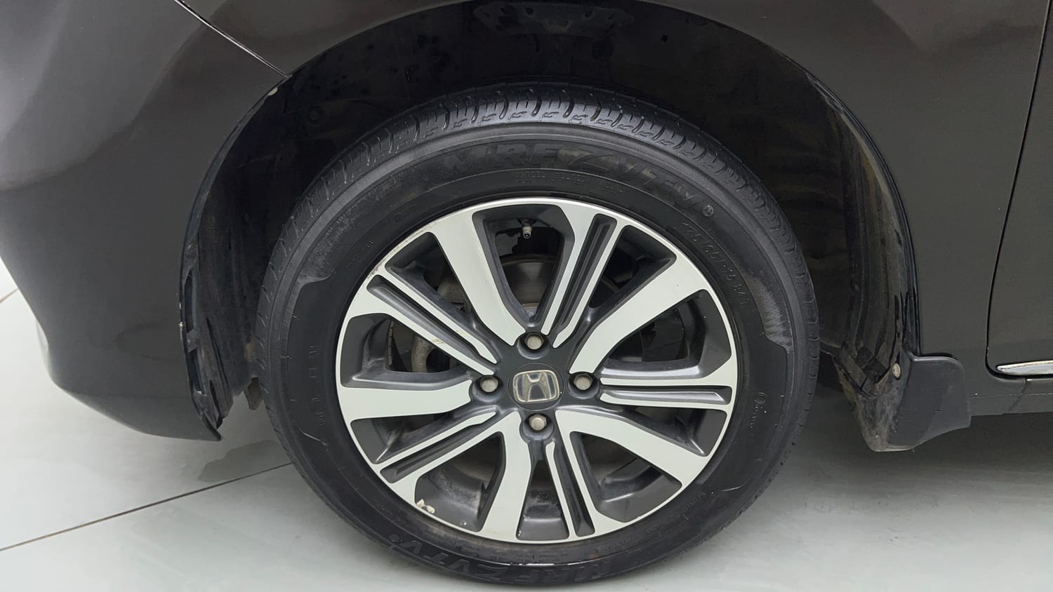 Used 2022 Honda Amaze VX CVT 1.2 Petrol Petrol Automatic tyres LEFT FRONT TYRE RIM VIEW