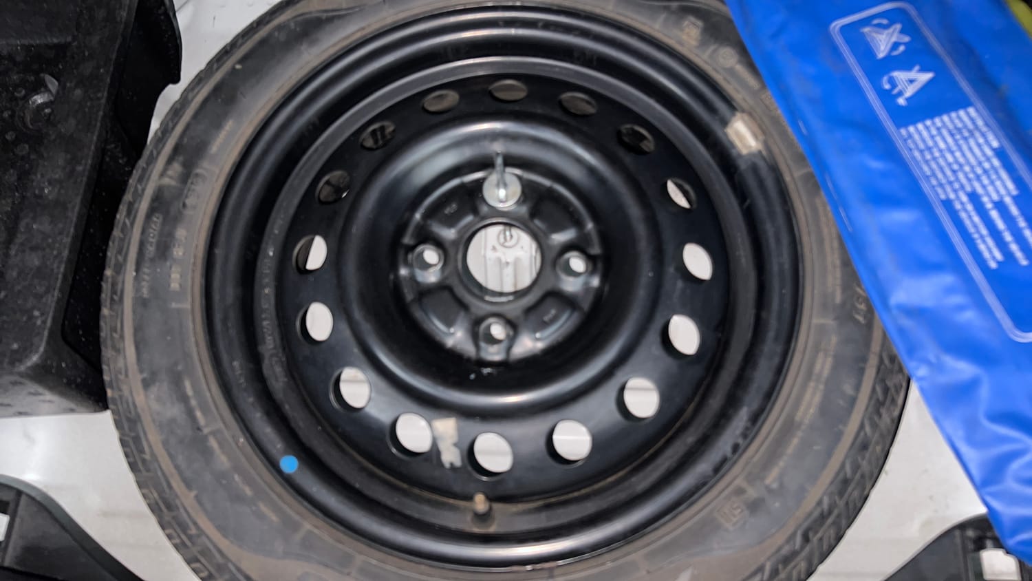 Used 2016 Maruti Suzuki Wagon R 1.0 VXI AMT Petrol Automatic tyres SPARE TYRE VIEW