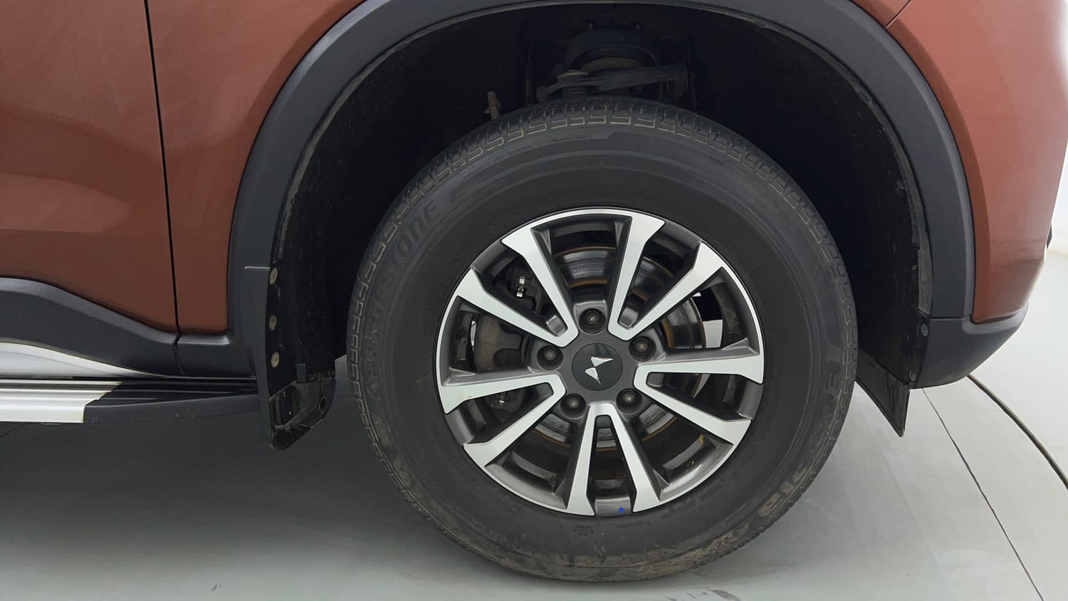 Used 2023 Mahindra Scorpio N Z8 L Petrol MT 7 STR Petrol Manual tyres RIGHT FRONT TYRE RIM VIEW