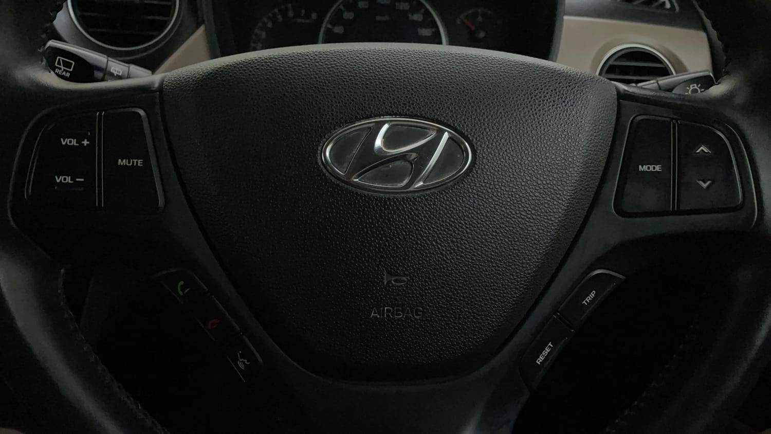 Used 2018 Hyundai Grand i10 Asta 1.2 Kappa VTVT Petrol Manual top_features Airbags