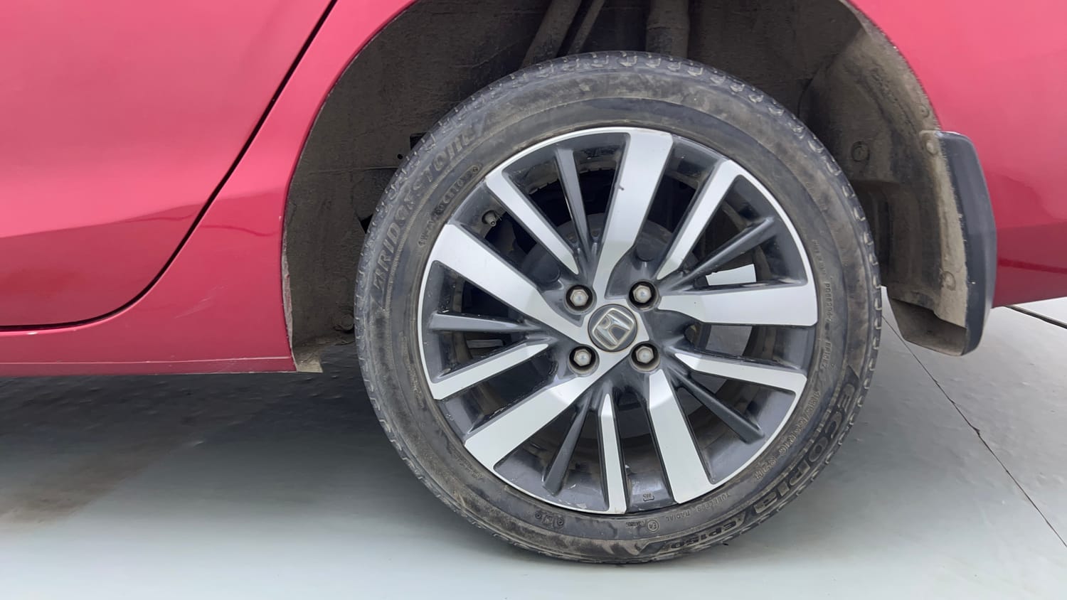 Used 2022 Honda City ZX Petrol Petrol Manual tyres LEFT REAR TYRE RIM VIEW