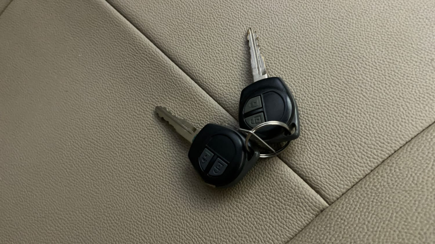 Used 2017 Maruti Suzuki Ertiga VXI AT Petrol Automatic extra CAR KEY VIEW