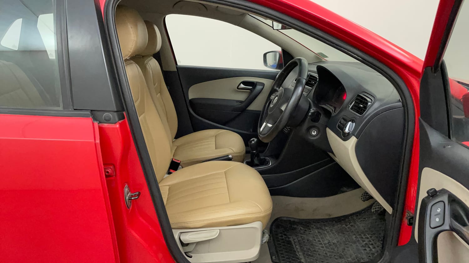 Used 2014 Volkswagen Polo Highline1.2L (P) Petrol Manual interior RIGHT SIDE FRONT DOOR CABIN VIEW