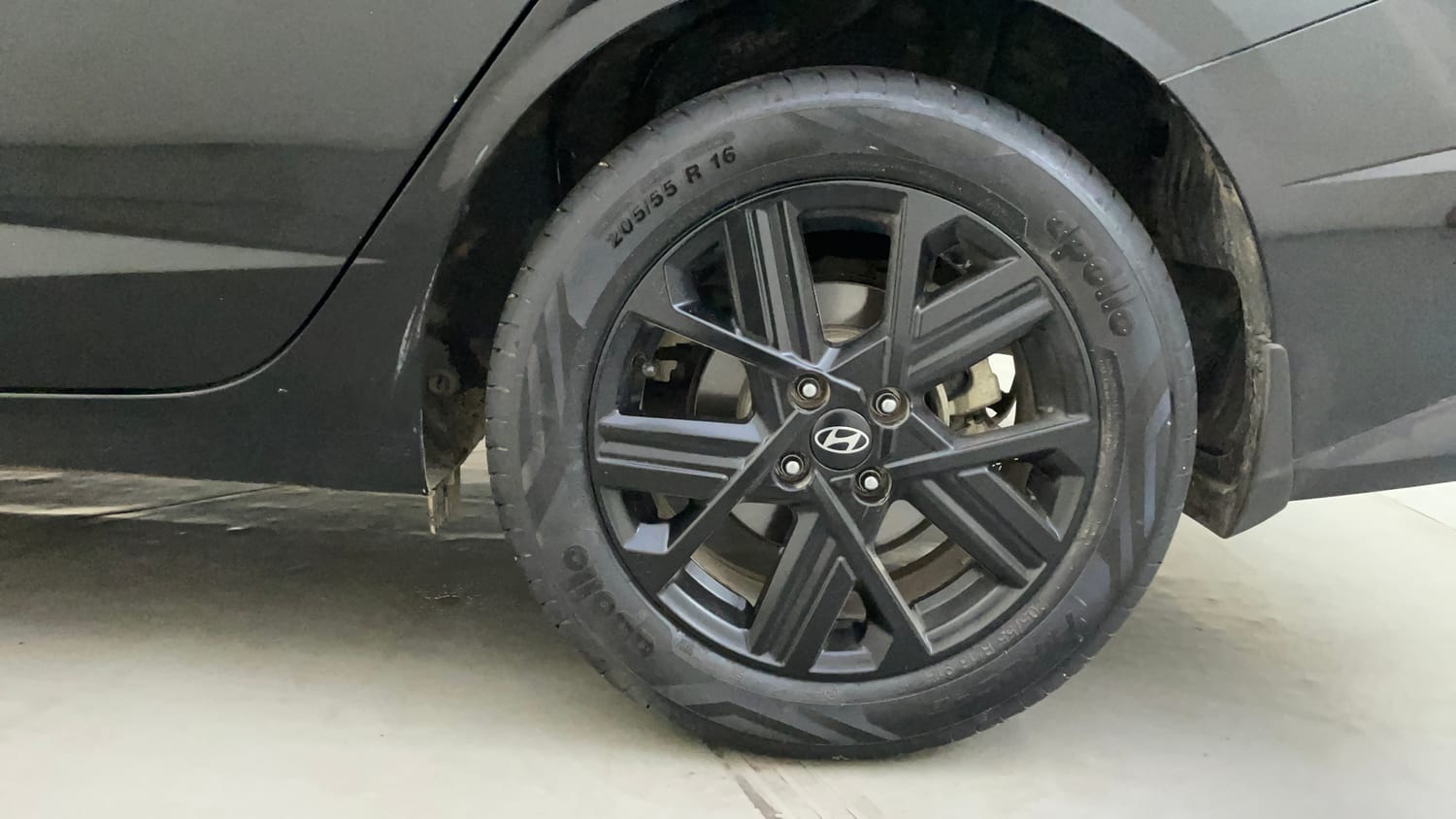 Used 2024 Hyundai Verna SX (O) 1.5 Turbo Petrol DCT Petrol Automatic tyres LEFT REAR TYRE RIM VIEW