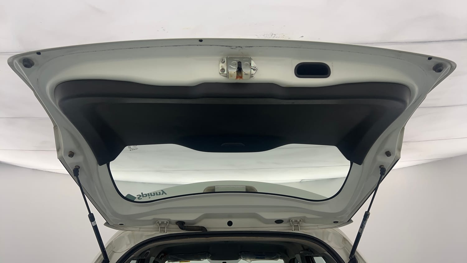 Used 2017 Maruti Suzuki Vitara Brezza LDi (O) Diesel Manual interior DICKY DOOR OPEN VIEW