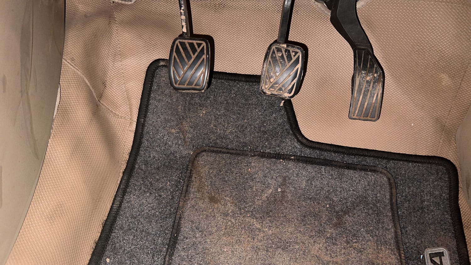 Used 2016 Maruti Suzuki Ertiga ZXI Petrol Manual interior PEDALS VIEW