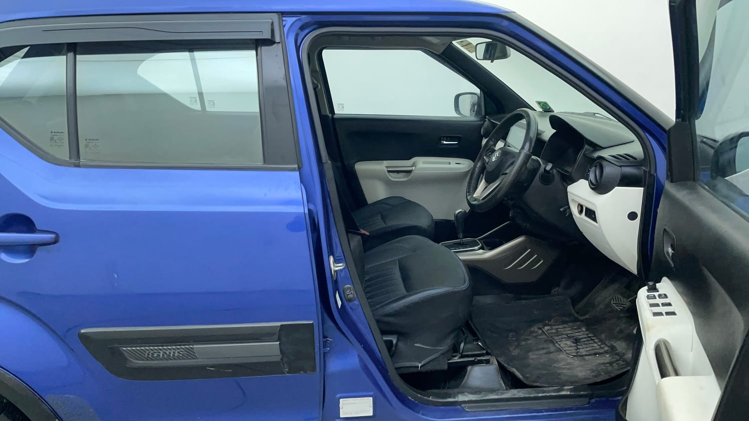 Used 2017 Maruti Suzuki Ignis Zeta 1.2 AMT Petrol Automatic interior RIGHT SIDE FRONT DOOR CABIN VIEW