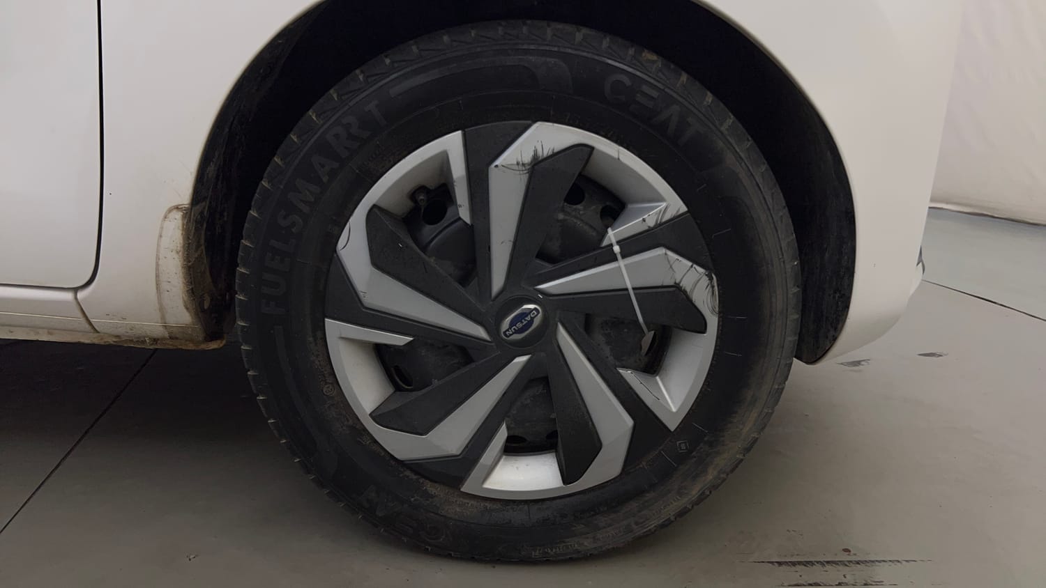 Used 2020 Datsun Redi-GO T(O) 1.0 AMT Petrol Automatic tyres RIGHT FRONT TYRE RIM VIEW