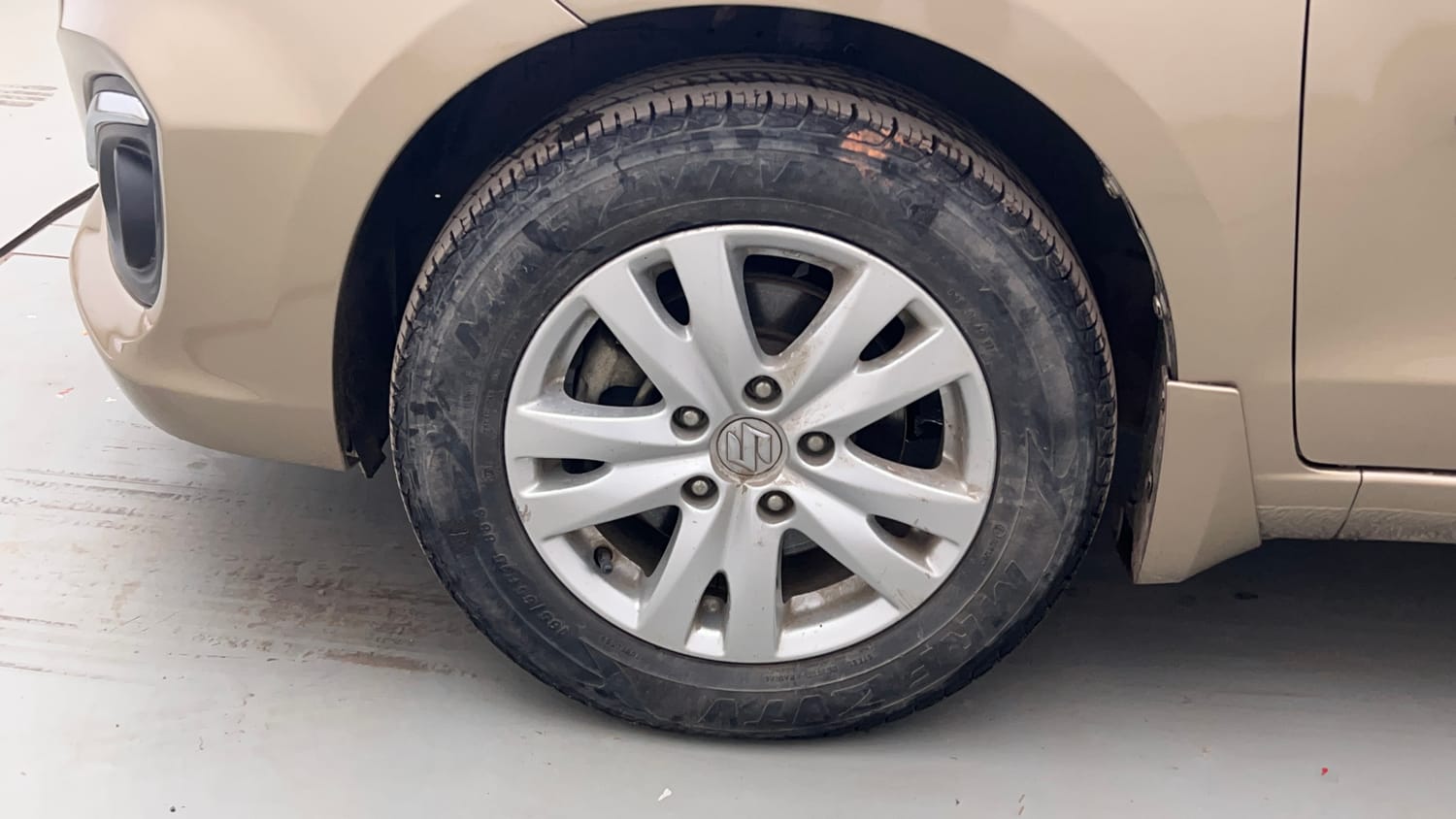 Used 2016 Maruti Suzuki Ertiga ZXI Petrol Manual tyres LEFT FRONT TYRE RIM VIEW