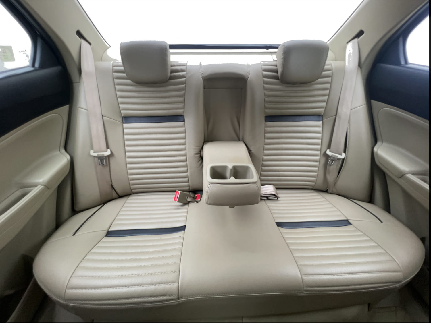 Used 2018 Maruti Suzuki Dzire VXi Petrol Manual interior REAR SEAT CONDITION VIEW