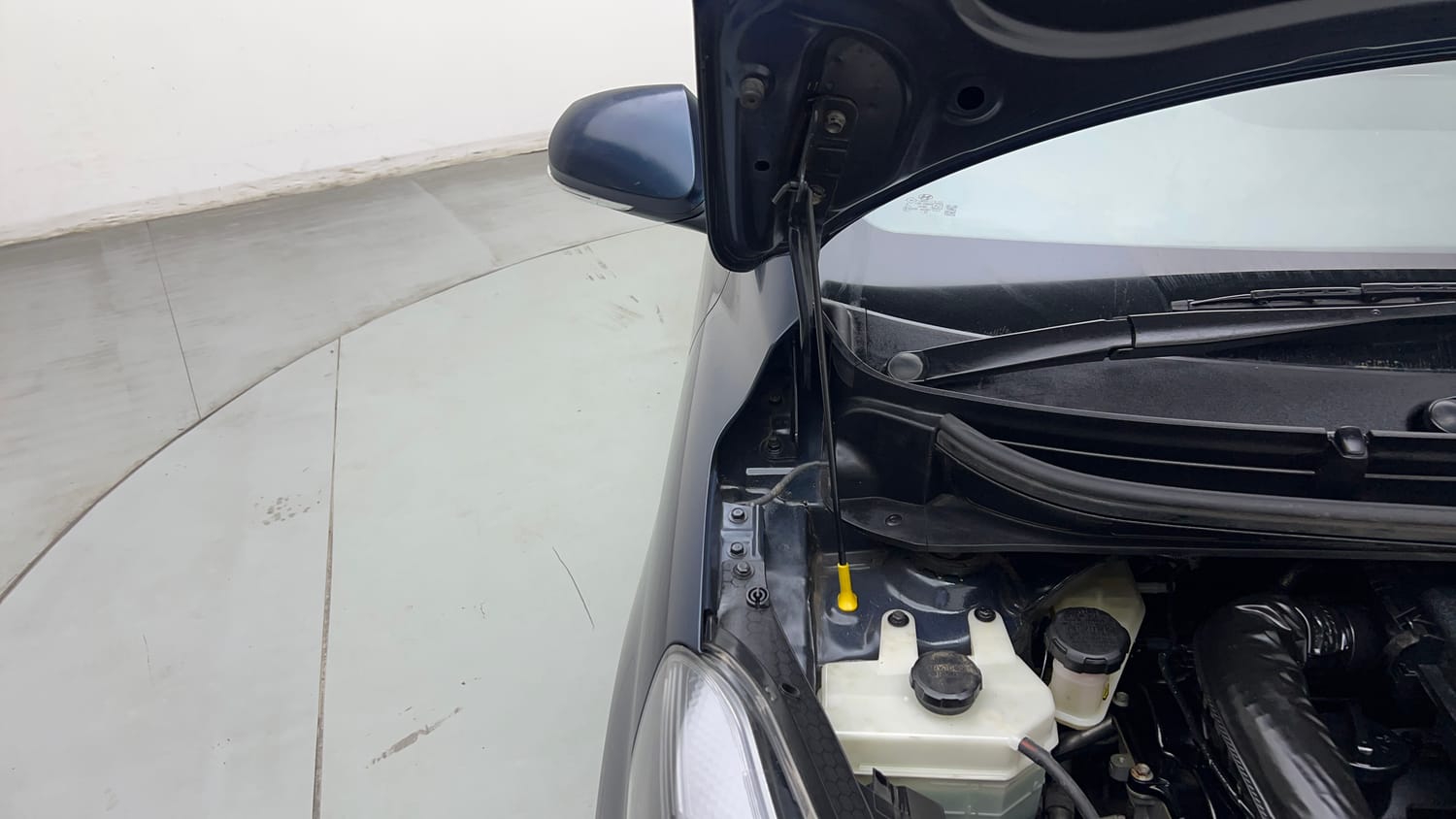 Used 2022 Hyundai Grand i10 Nios Sportz 1.2 Kappa VTVT Petrol Manual engine ENGINE RIGHT SIDE HINGE & APRON VIEW