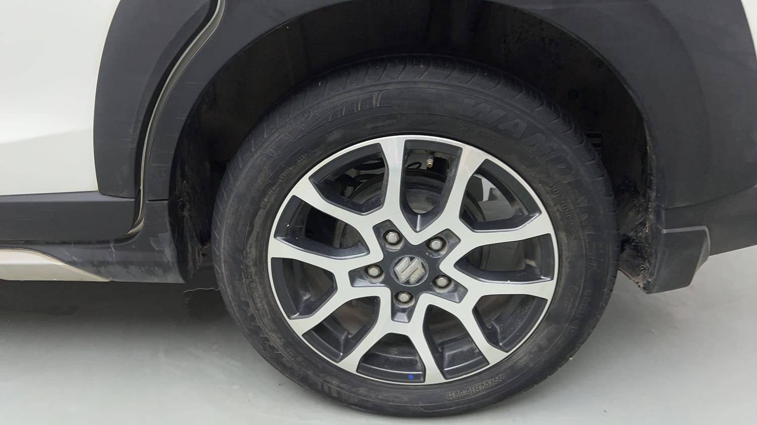 Used 2023 Maruti Suzuki XL6 Zeta MT CNG Cng Manual tyres LEFT REAR TYRE RIM VIEW