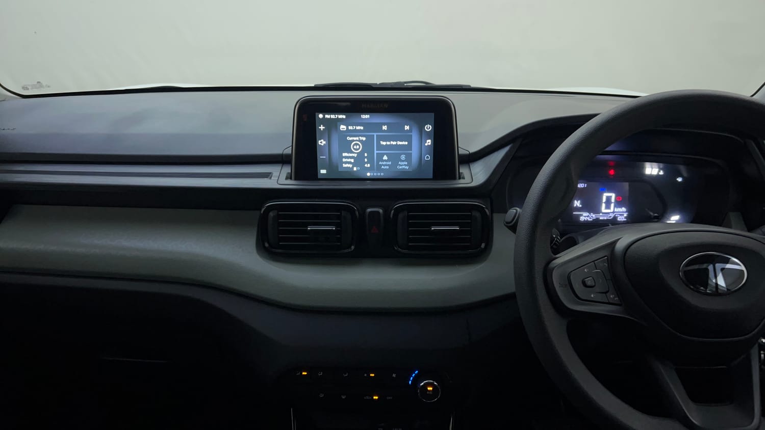 Used 2025 Tata Punch Adventure Plus AMT Petrol Automatic interior MUSIC SYSTEM & AC CONTROL VIEW