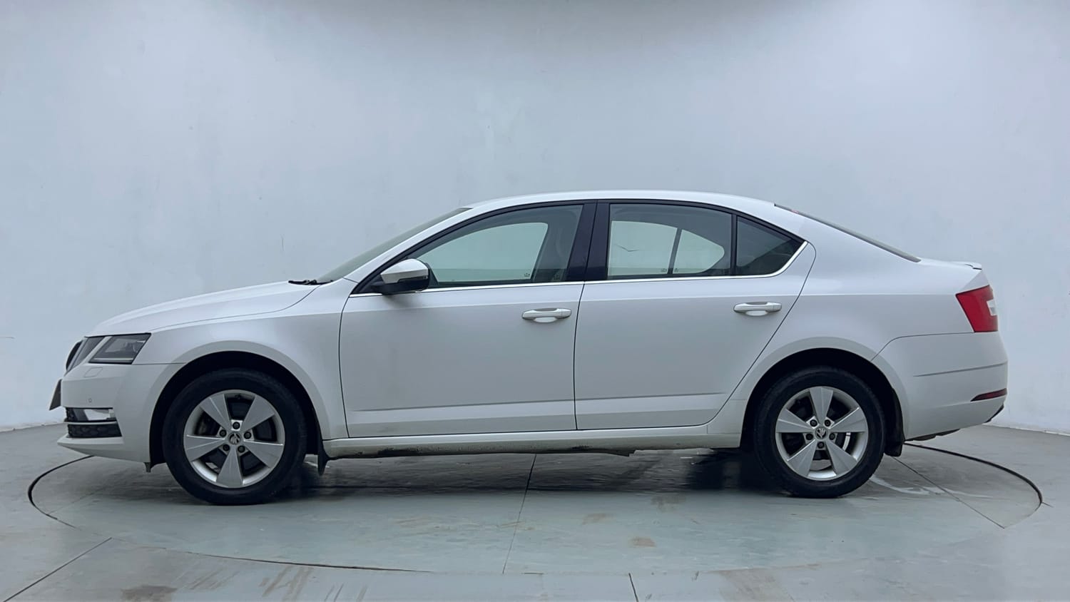 Used 2019 Skoda Octavia 1.8 TSI Style AT Petrol Automatic exterior LEFT SIDE VIEW
