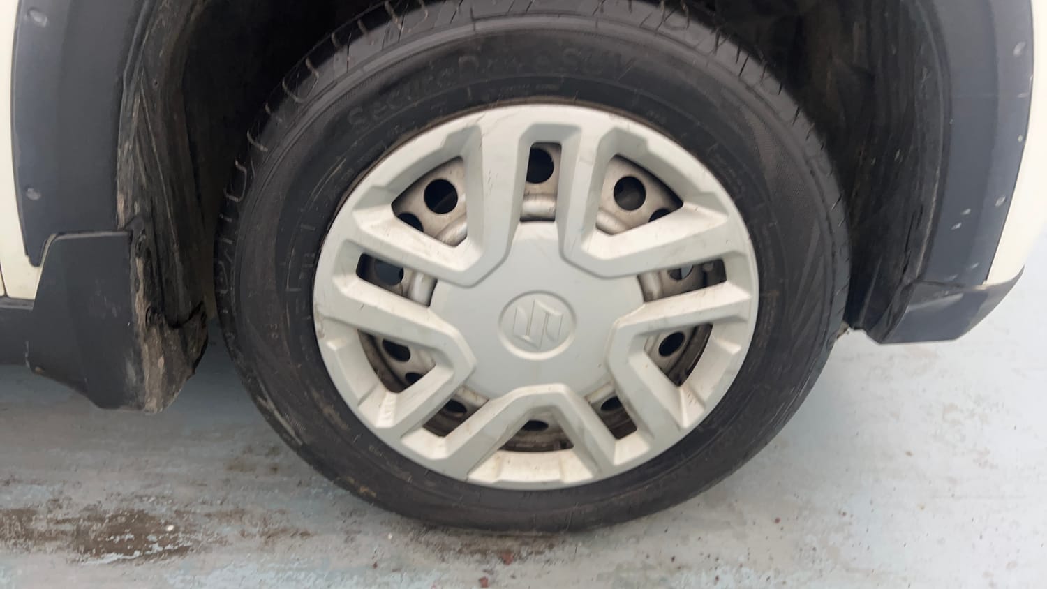 Used 2017 Maruti Suzuki Vitara Brezza LDi (O) Diesel Manual tyres RIGHT FRONT TYRE RIM VIEW