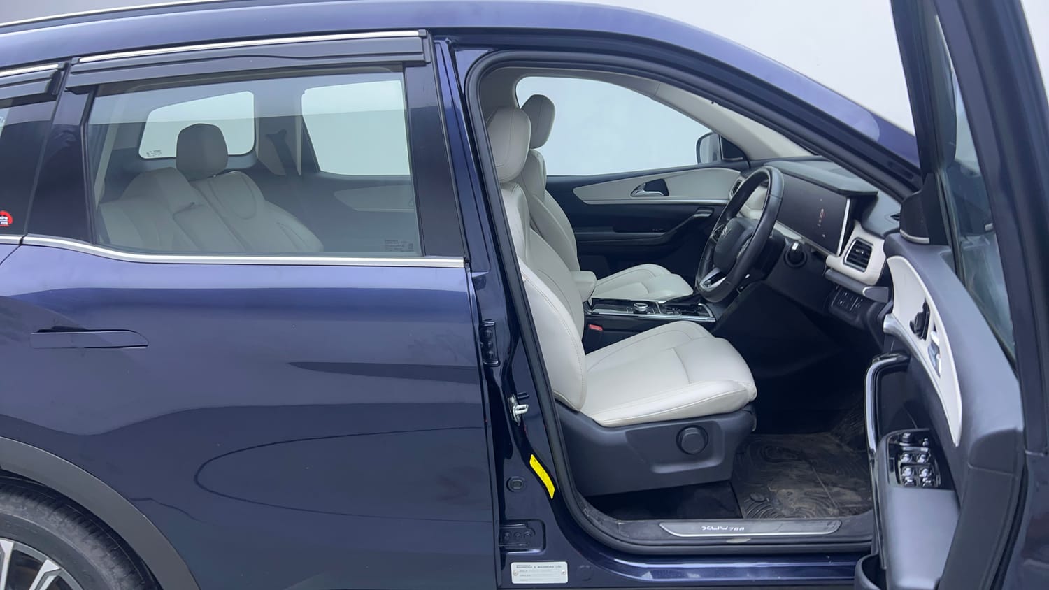 Used 2021 Mahindra XUV700 AX 7 Petrol AT Luxury Pack 7 STR Petrol Automatic interior RIGHT SIDE FRONT DOOR CABIN VIEW