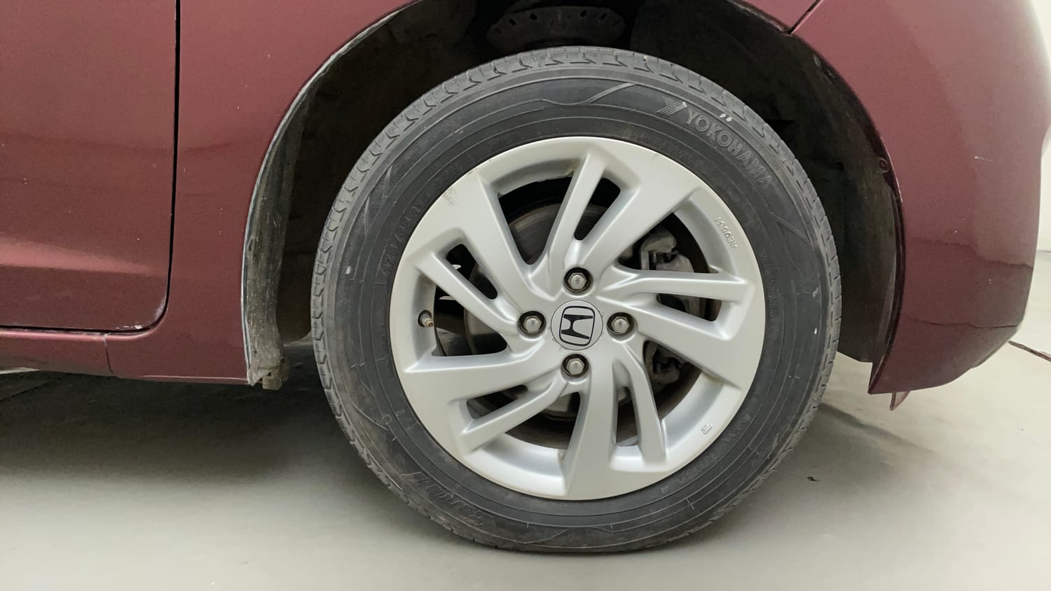 Used 2017 Honda Jazz V AT Petrol Petrol Automatic tyres RIGHT FRONT TYRE RIM VIEW