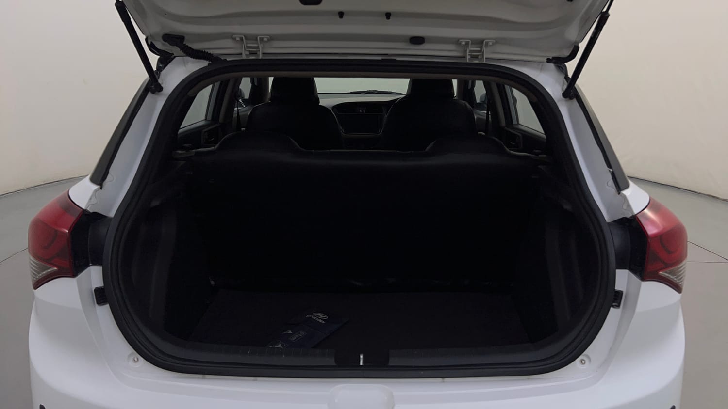 Used 2018 Hyundai Elite i20 Sportz 1.2 Petrol Manual interior DICKY INSIDE VIEW
