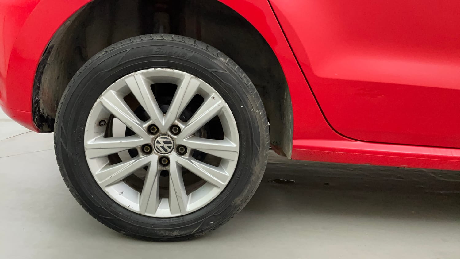 Used 2014 Volkswagen Polo Highline1.2L (P) Petrol Manual tyres RIGHT REAR TYRE RIM VIEW