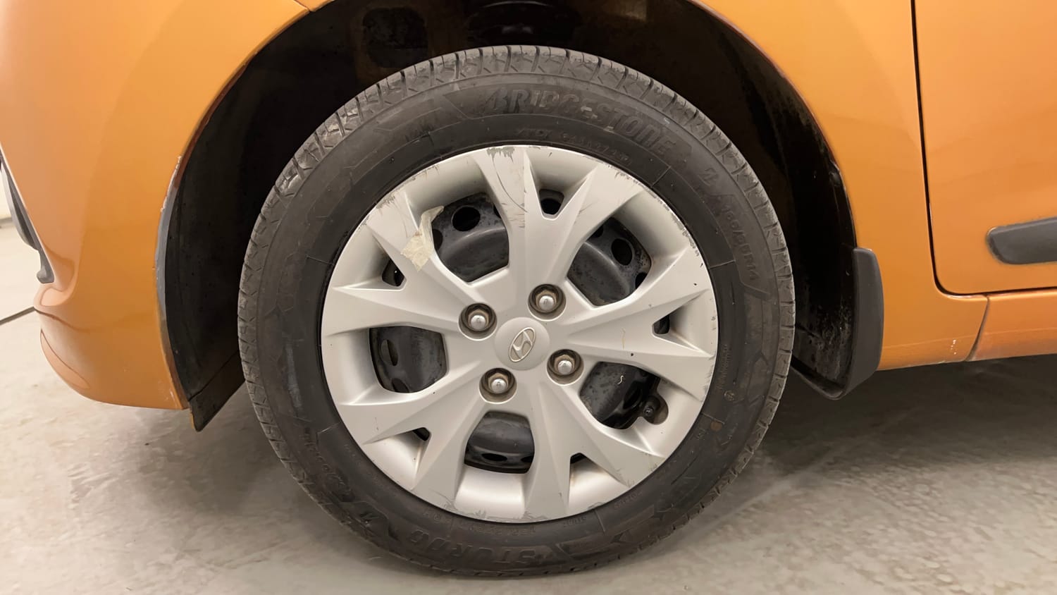 Used 2014 Hyundai Grand i10 Sportz 1.2 Kappa VTVT Petrol Manual tyres LEFT FRONT TYRE RIM VIEW